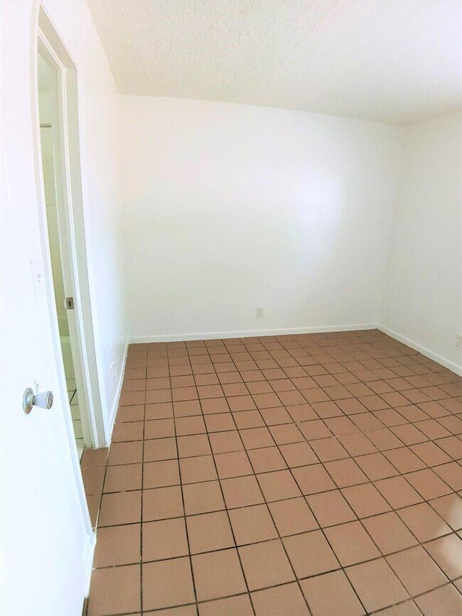 Building Photo - 1500 SW 5th Pl