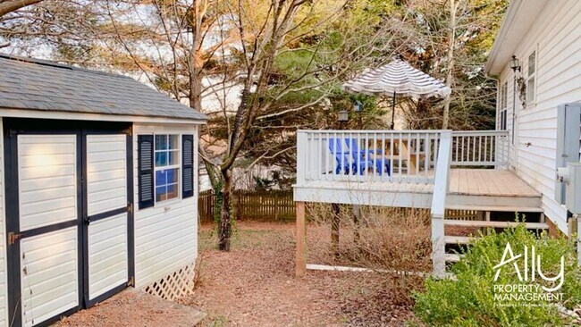 Building Photo - 1003 Wintergreen Ln