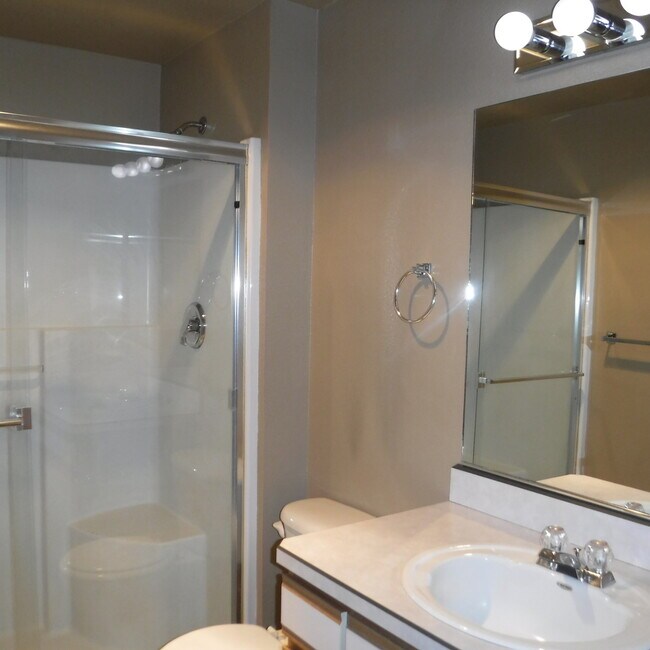 Building Photo - Two Bedroom, Two Bath with Single Car Gara...