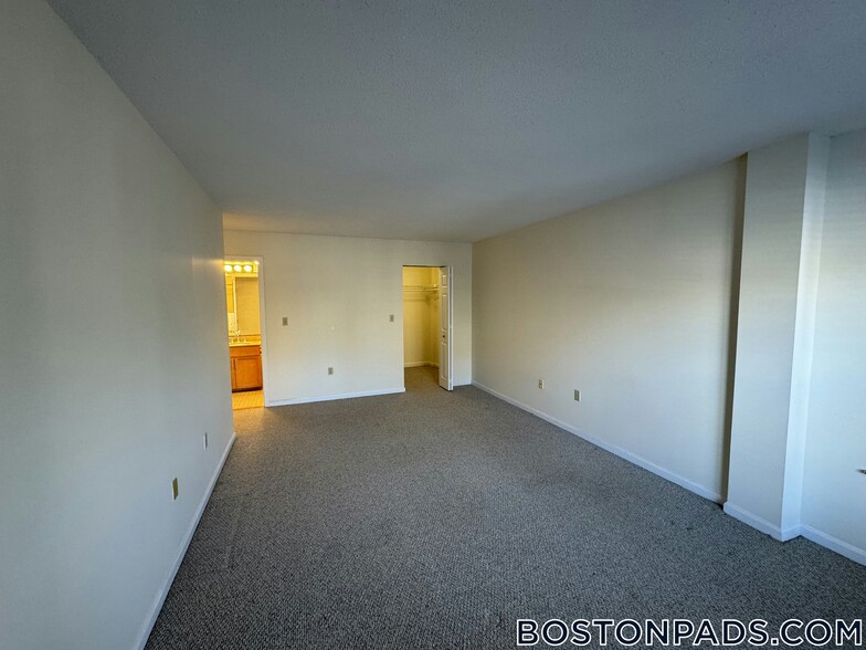 Building Photo - 345 Franklin St