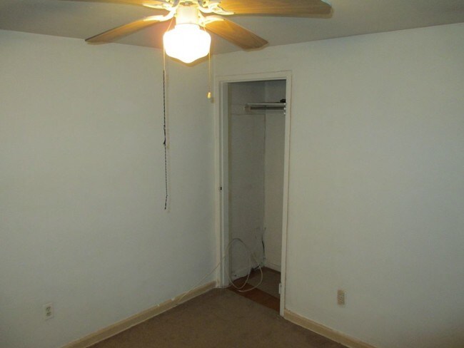 Building Photo - 5 Summit Ave 2nd Floor - 2Bdrm Rental