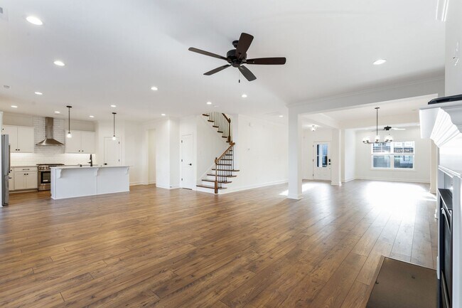 Building Photo - Maryville 37803 - 4 bedroom 3.5 bath - cal...