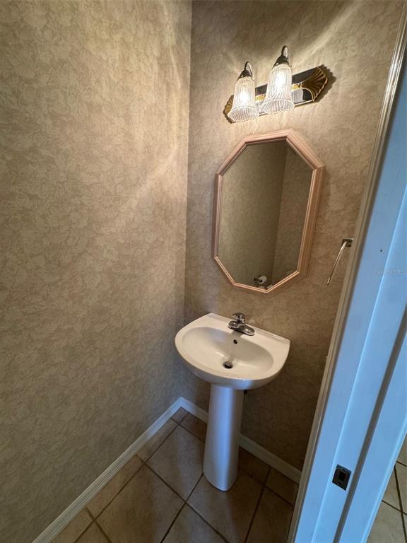 Building Photo - 4404 SW 91st Dr