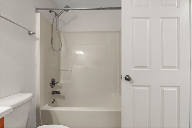 Building Photo - 5115 E 11th St