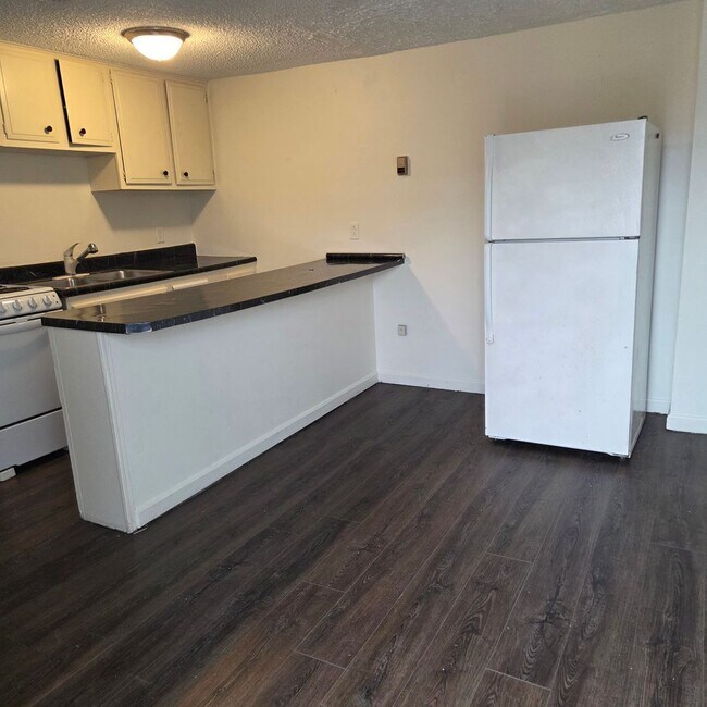 Building Photo - Welcome to Smryna!