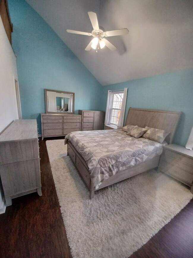 Building Photo - 8028 Valleys Crest Ct