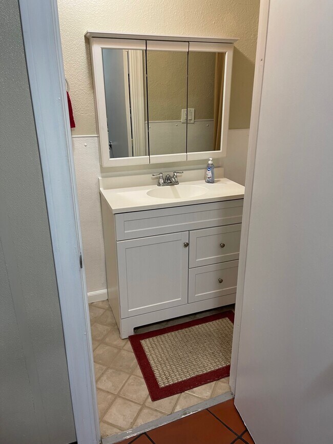 Building Photo - 158 S Hartson St