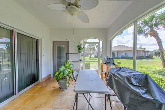 Building Photo - 1829 Sandhill Crane Dr