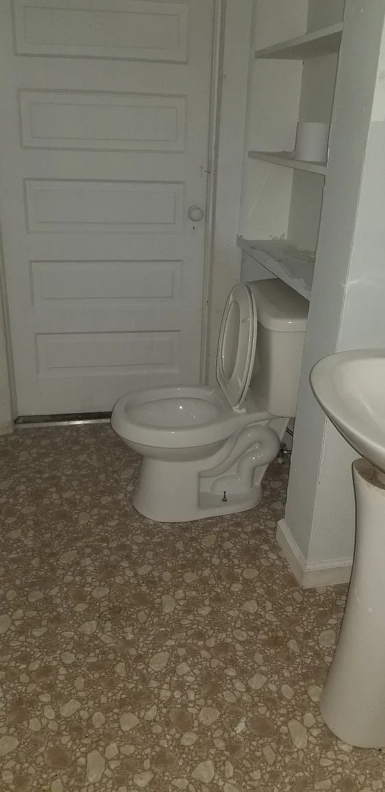 Building Photo - 2 Bedroom 1 Bathroom