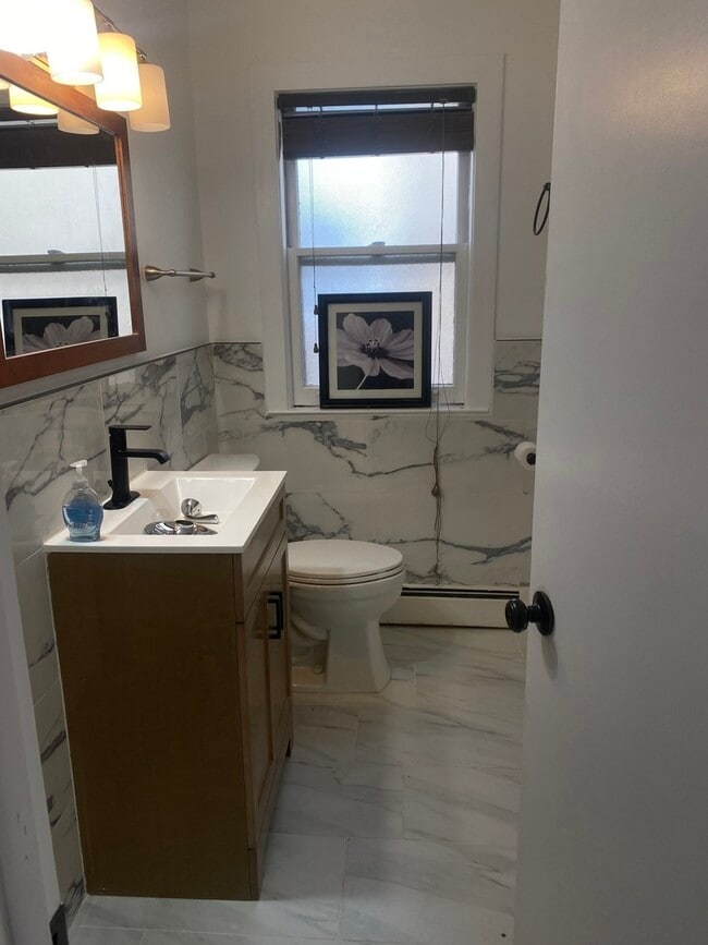 Building Photo - 5530 N Mango Ave