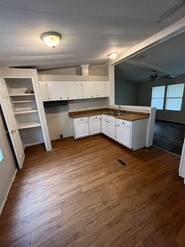 Building Photo - Mobile home for rent