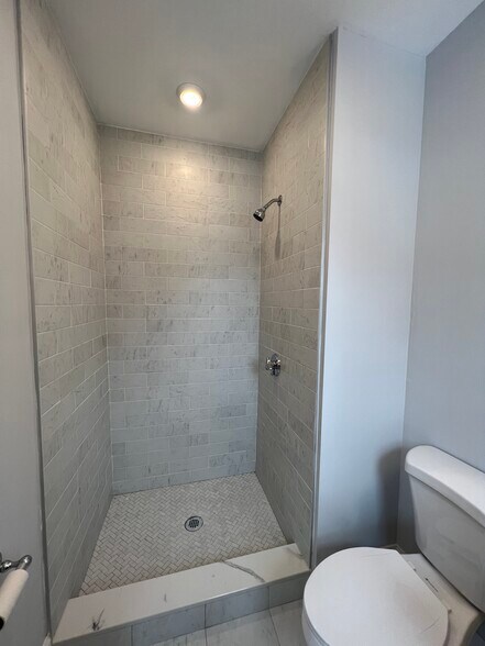 Building Photo - 12 Burnham St