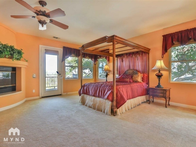 Building Photo - 2914 Carrillo Way