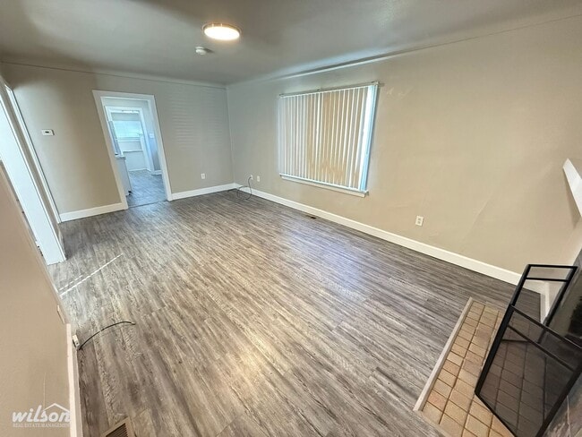Building Photo - Move-In Ready 3-Bedroom with Fresh Finishes & Basement Space