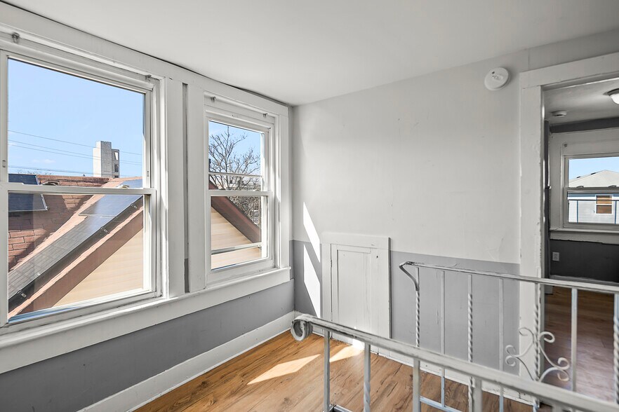 Building Photo - 79 Irving St