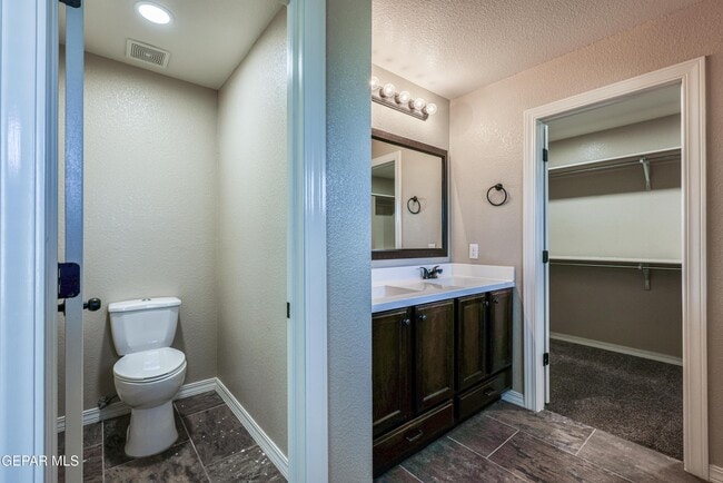 Building Photo - 5525 Valley Cedar Dr