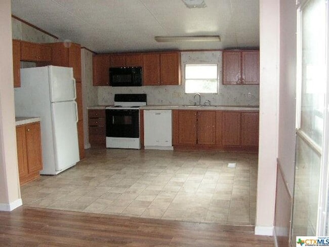 Building Photo - NEW ON MARKET