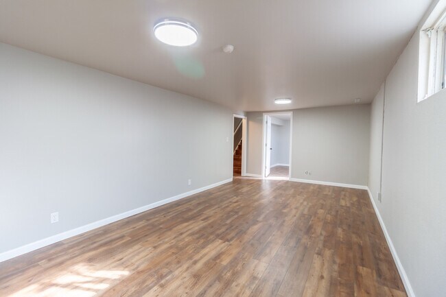 Building Photo - 804 Cahill Dr