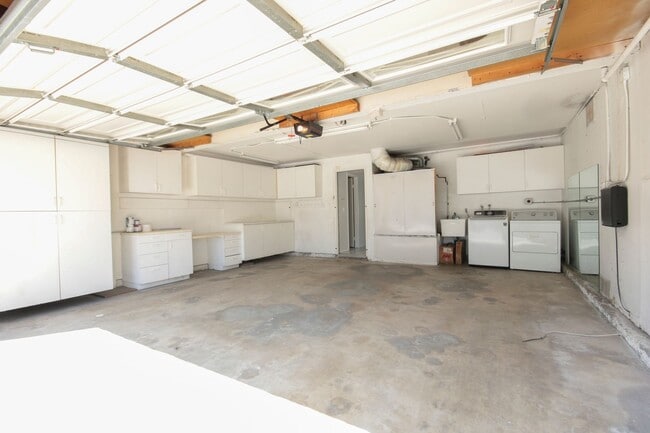 Building Photo - 7035 Lisa Ln