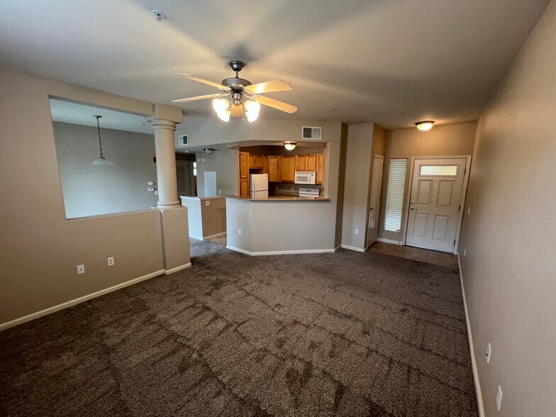 Building Photo - 1900 Danbrook Dr. #823