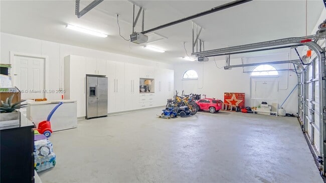 Building Photo - 6950 SW 97th Ave