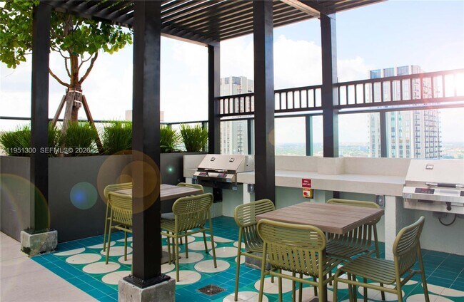 Building Photo - 11 NE 6th St