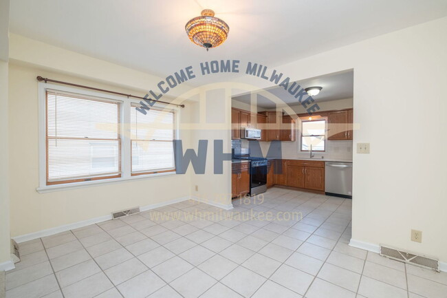 Building Photo - 3609 N Murray Ave