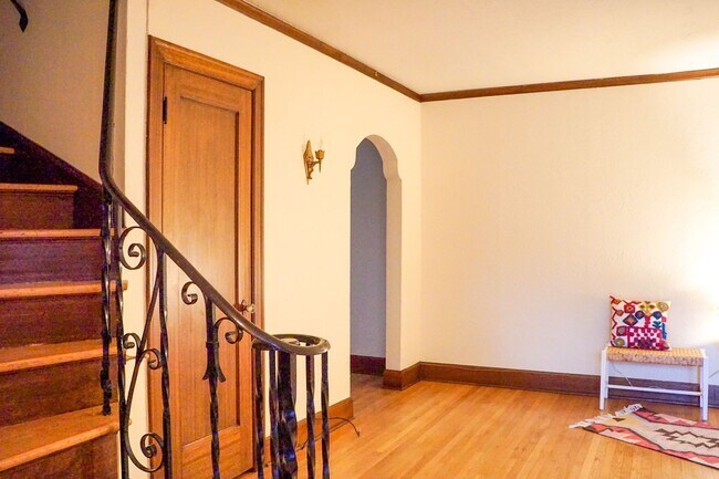 Building Photo - 1931 West Hills Two Bedroom Townhouse Available Soon!