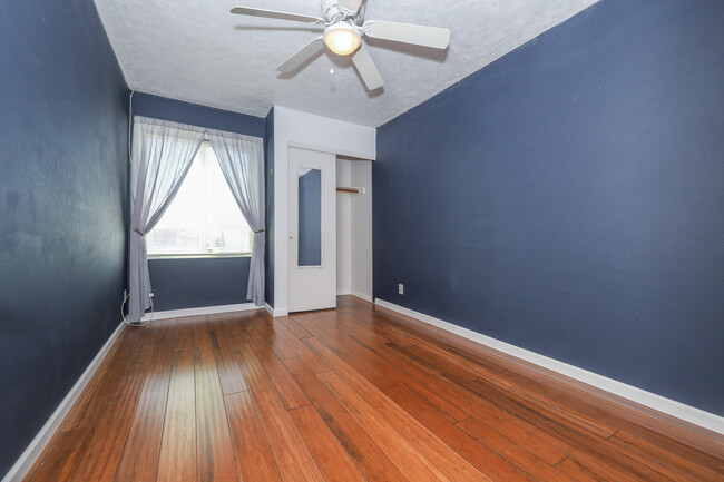 Building Photo - 10281 E Foxmoor Dr