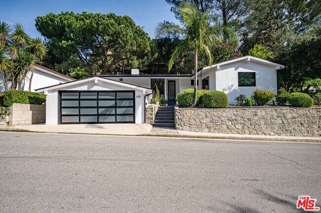 Building Photo - 3116 Beachwood Dr