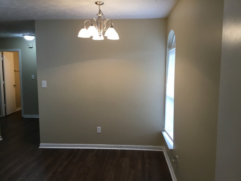 Building Photo - 2040 Theodore Dr