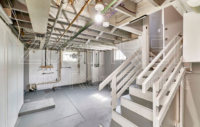 Building Photo - 325 Sigsbee Ave