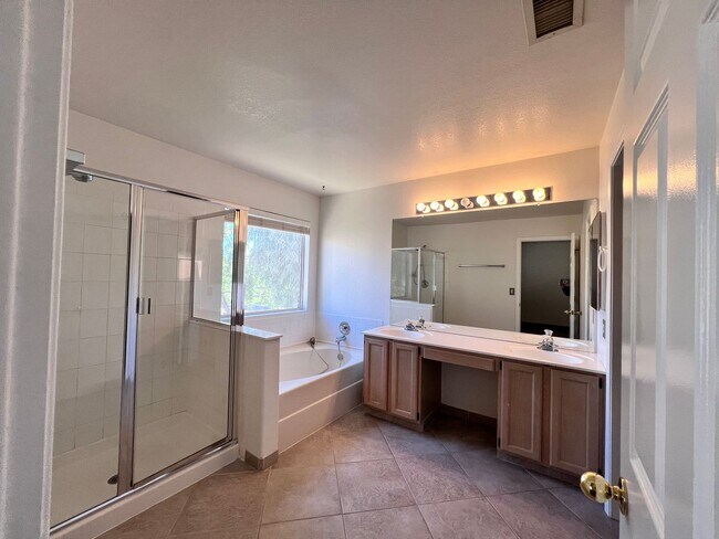 Building Photo - Ahwatukee Charmer!