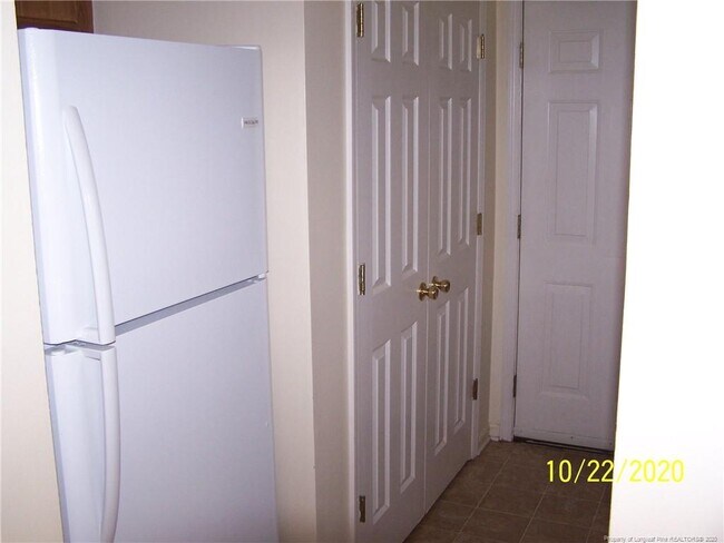 Building Photo - 6316 Chagrin Rd