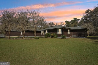 Building Photo - 325 White Oak Pl