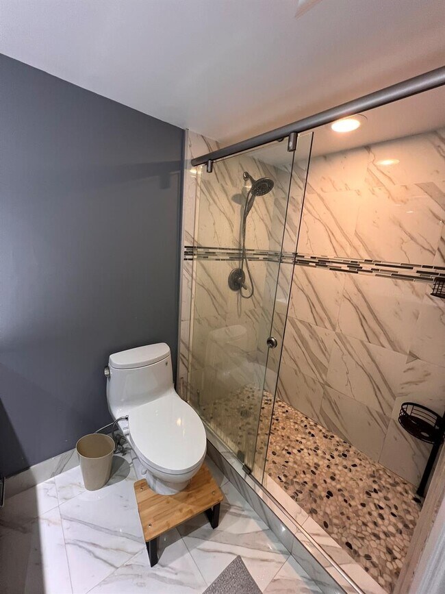 Building Photo - 3175 NE 48th Ct