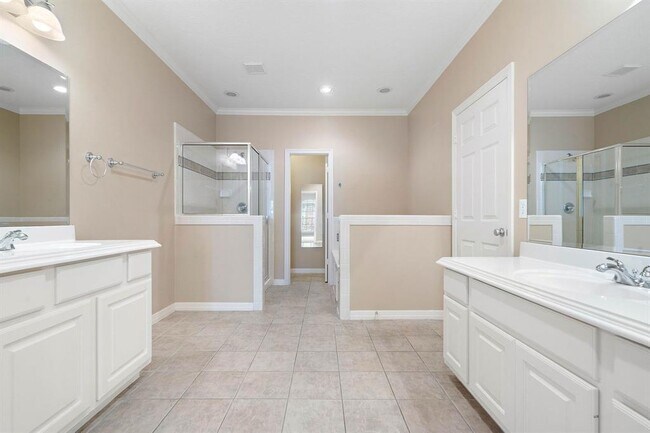 Building Photo - 1503 Shady Villa Fern
