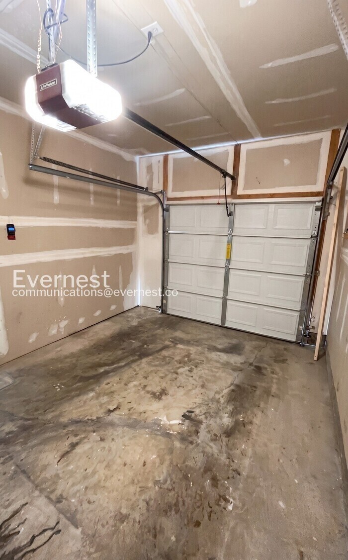 Building Photo - 13422 Burrough Farm Dr
