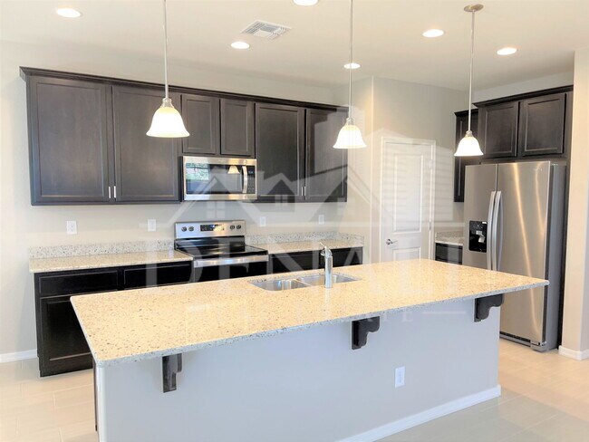 Building Photo - 905 S Canal Dr