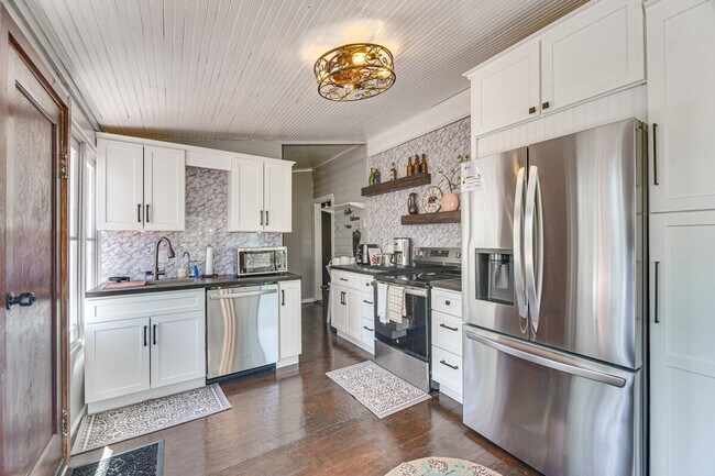 Building Photo - 28548 Park Ave