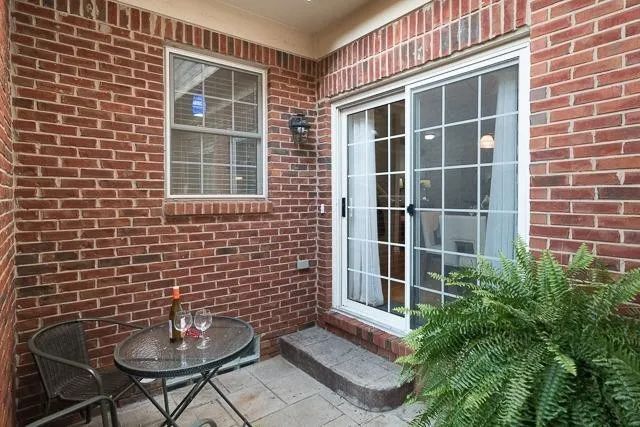 Building Photo - 1622 Commodore Cir