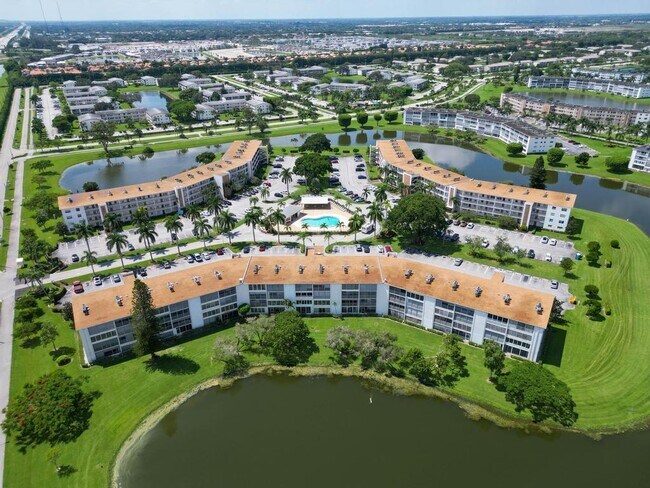 Building Photo - 2044 Hythe A