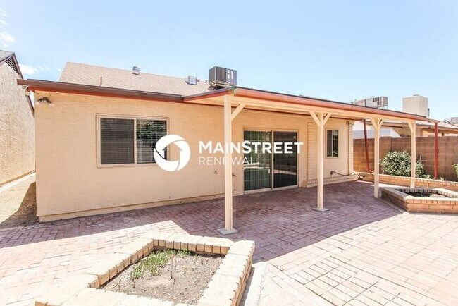 Building Photo - 3 Bedroom Pet-Friendly Home in Glendale, AZ with Main Street Renewal