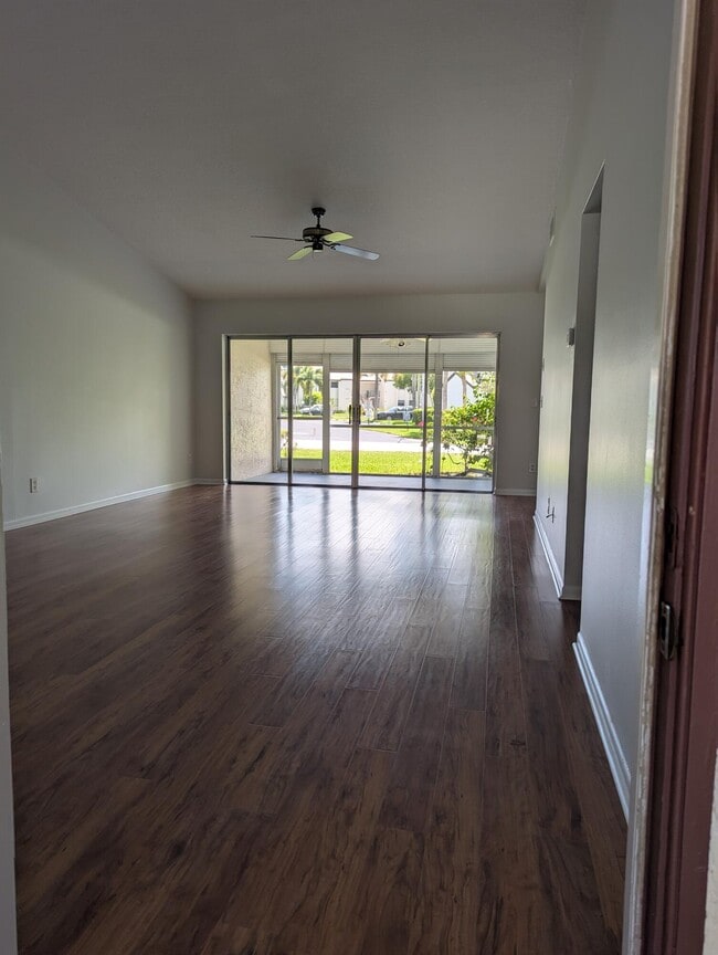 Building Photo - 104 Moccasin Trail S