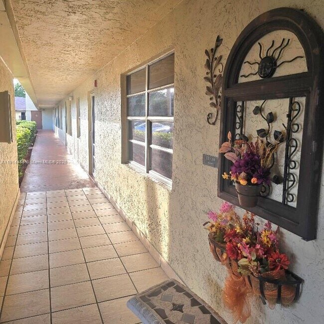 Building Photo - 200 SE 5th Ave