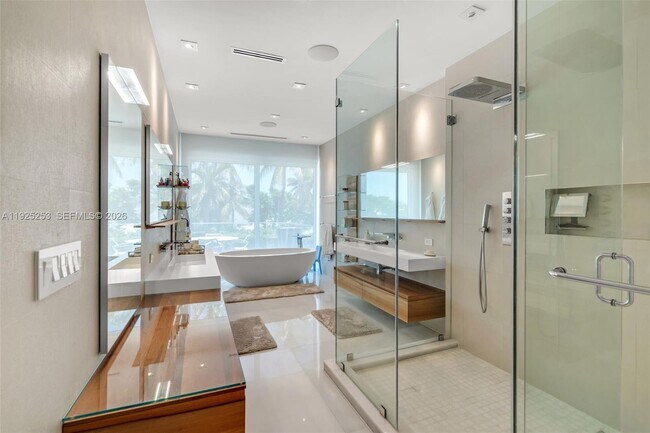 Building Photo - 420 Island Dr
