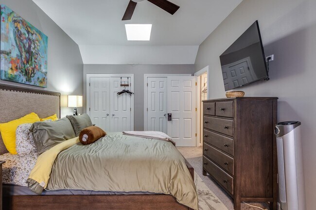 Building Photo - 1986 Eastend Dr