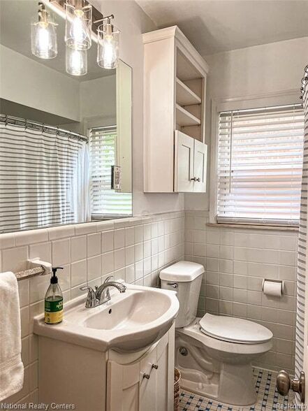 Building Photo - 2108 N Wilson Ave