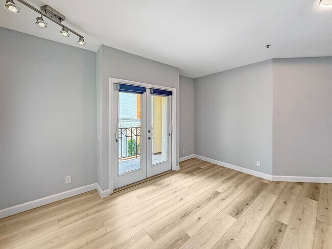 Building Photo - Beautiful 2B/2BA in the Marina w/ Newly Re...