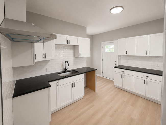 Building Photo - 2910 Belleview Ave
